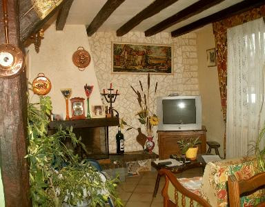 JOLI PAVILLON DANS CHABLISIEN A TONNERRE AVEC JARDIN